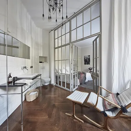 Between Us בית אירוח *