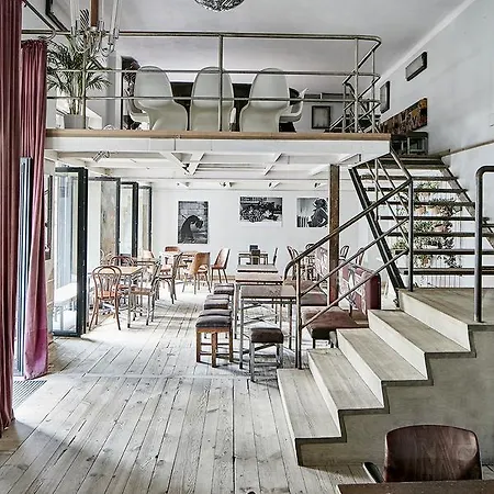 בית אירוח Between Us *