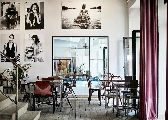 Between Us 바르샤바